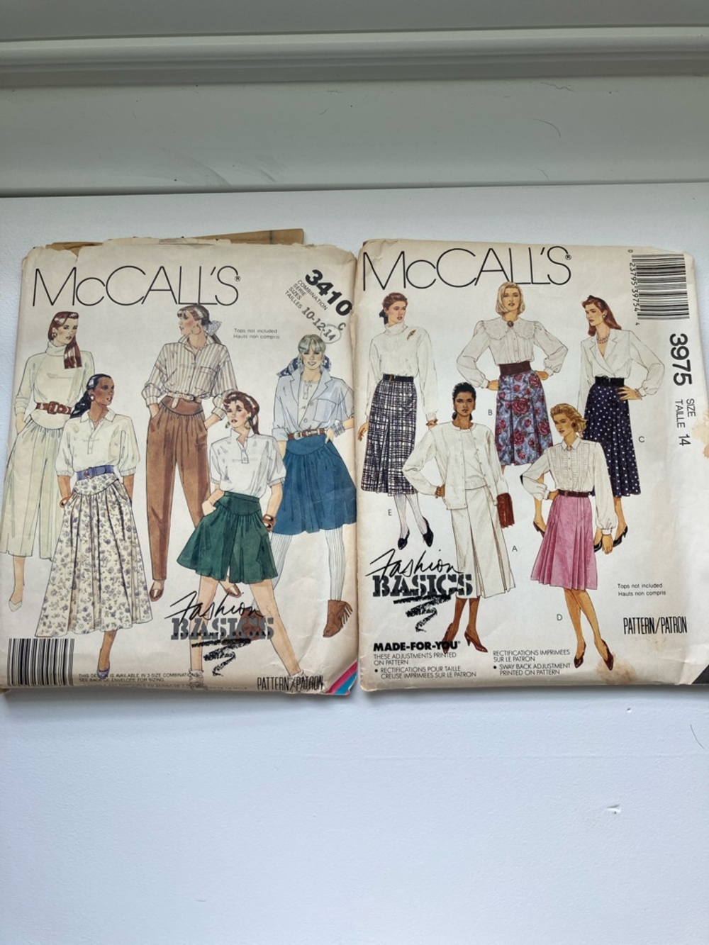 16 vintage sewing patterns, women’s pants skirts, and jackets size is 10–16 - Picture 4 of 16